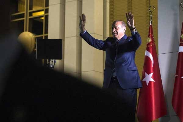 Erdoğan'ı kurtaran 15 dakika