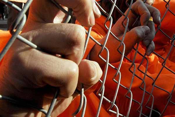 Guantanamo'daki 15 tutukluyu BAE'ye gönderildi