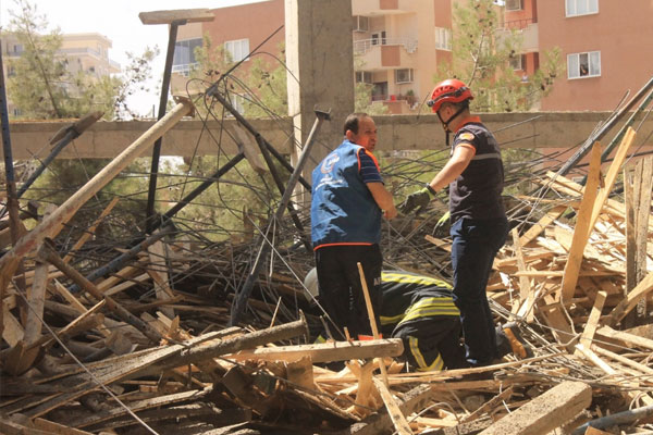 Mardin’de cami kubbesi çöktü: 6 yaralı
