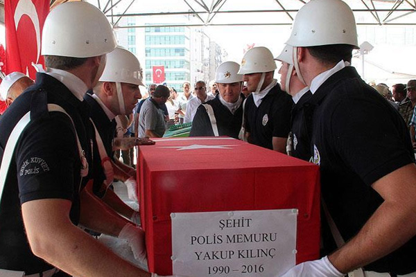 Diyarbakır, şehitlerini uğurladı