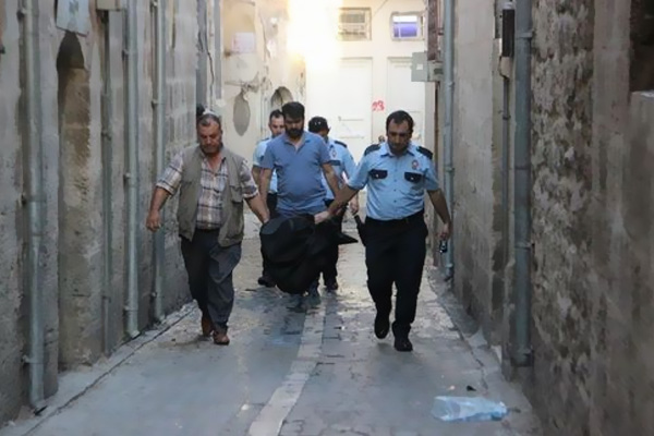 Doğurduğu bebeği poşete koyup öldürdü!