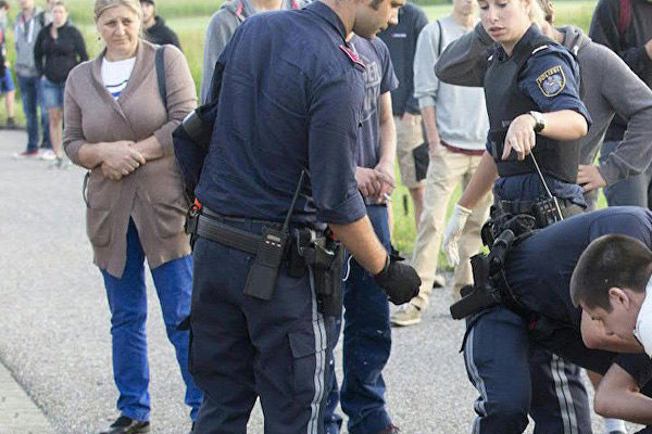 Avusturya’da trende bıçaklı saldırı