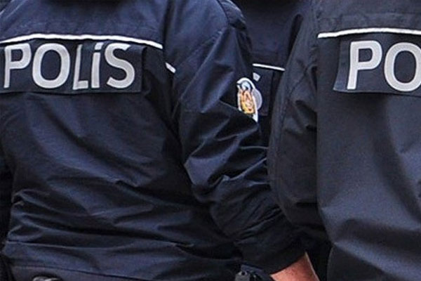 İzmir'de 51 polis gözaltında
