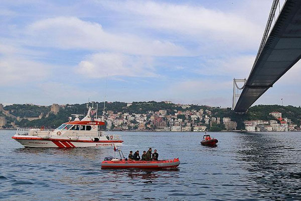Sahil güvenlik teknesi alabora oldu