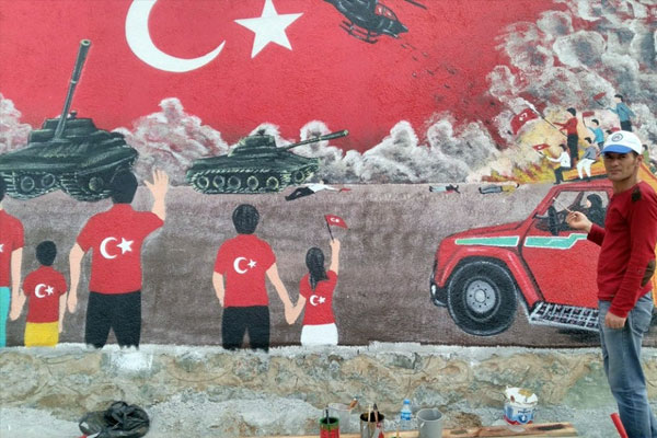 Darbe girişimi ve direnişi duvara resmetti