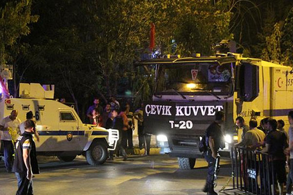 Van'da bombalı araçla saldırı