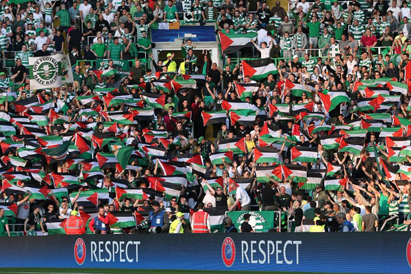 İskoç taraftarlar İsrail maçında Filistin bayrağı açtı