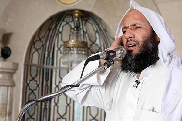 Suriyeli müezzinin bombalara meydan okuyan sevdası