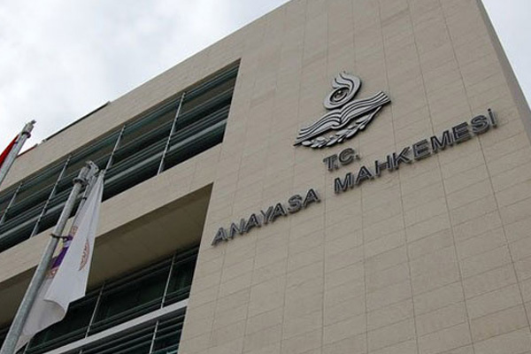 AYM'den yedi partiye suç duyurusu