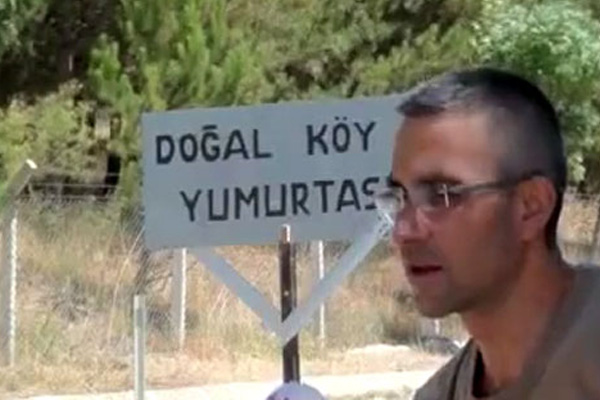 Akar'ın eski koruması köy yumurtası satıyor