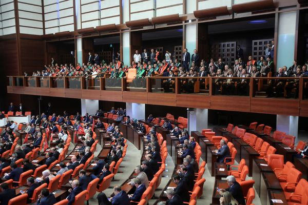 AK Parti rektör seçimleri ile ilgili önergeyi geri çekti