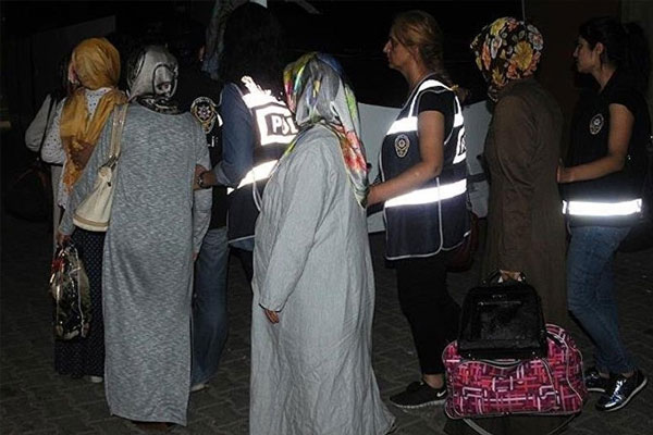 Cemaat'in 'abi ve ablaları' tutuklandı