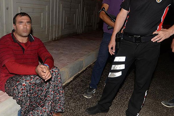 'Başörtülü ve etekli' erkek alarmı