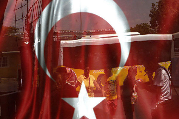 Economist: Darbe girişimi sonrası Türkiye'de Batı karşıtlığı arttı