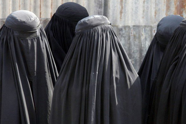 Burkalı kadın Almanya’ya uyum sağlayamaz mı?