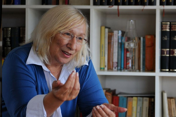 'Gülen'in şu kadarcık aklı olsa Humeyni gibi gelemeyeceğini bilir