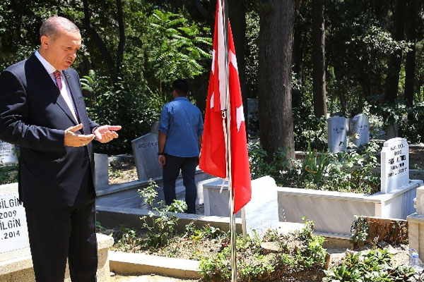 Erdoğan'dan şehit Olçok'un mezarına ziyaret