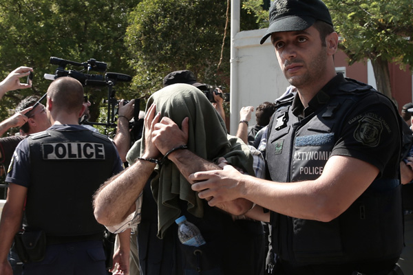 Yunanistan'daki darbecilerin işlemleri başlatıldı