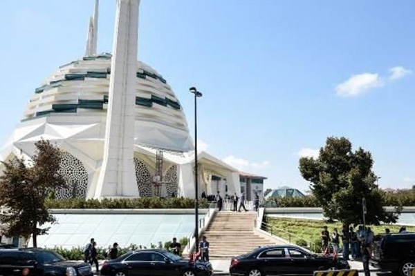 Erdoğan, ABD başkanlarına uygulanan 'çift makam aracı' yöntemiyle korundu