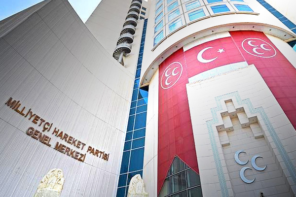 MHP'nin İzmir'deki 5 ilçe teşkilatı görevden alındı