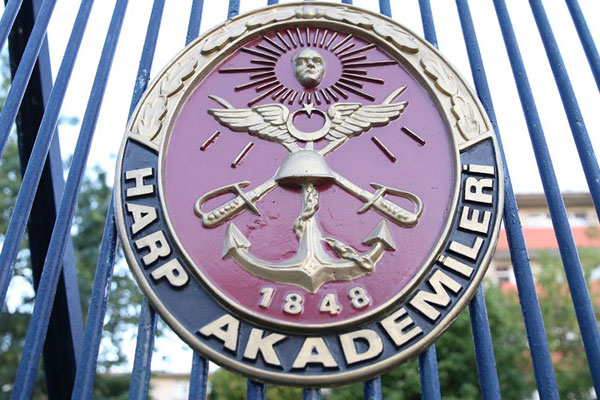 Harp Akademileri Komutanlığı'nda 40 tutuklama