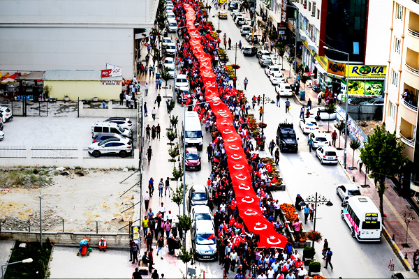Van’da 'teröre lanet' yürüyüşü gerçekleştirildi