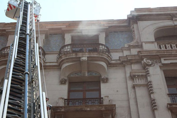 İstanbul Karaköy'de korkutan yangın