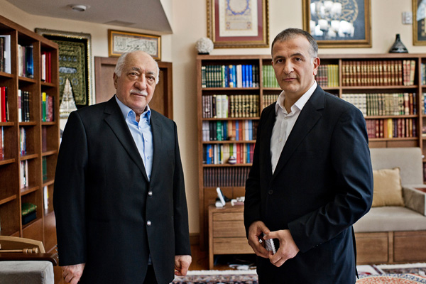 Ekrem Dumanlı: Bize sempati besleyen askerler öfkeyle darbe yapmış olabilir