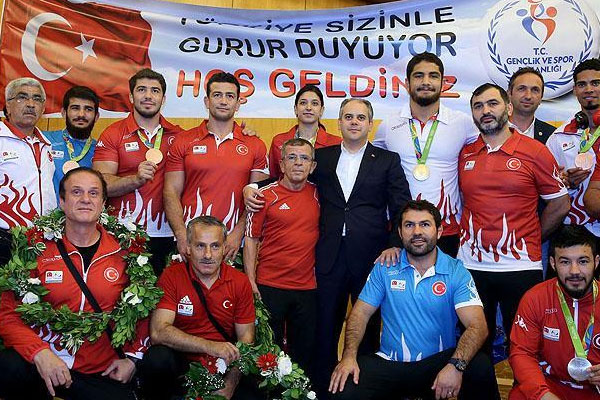 Olimpiyat kafilesi Türkiye'ye döndü