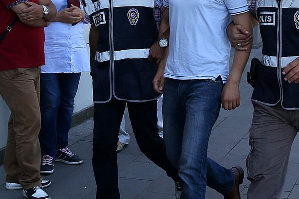 Düzce'de 21 emniyet mensubu FETÖ'den tutuklandı