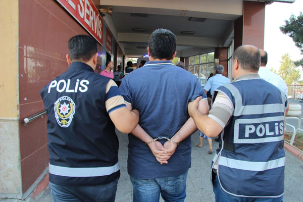 Serbest bırakılan 51 polis yeniden gözaltında