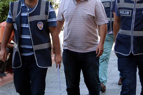 Kocaeli Üniversitesi’nde 48 akademisyene gözaltı