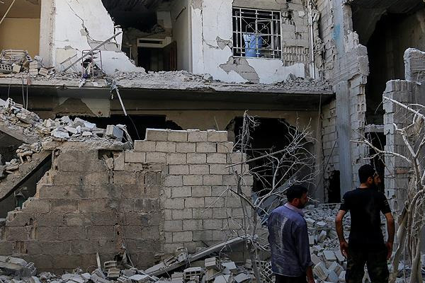 Rejim güçleri, Doğu Guta'yı bombaladı: 7 ölü