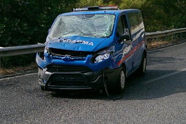 Antalya'da askeri araca saldırı: 2 asker yaralı