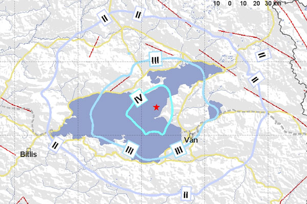 Van'da korkutan deprem