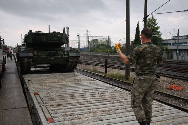 Sınıra tank sevkıyatı devam ediyor