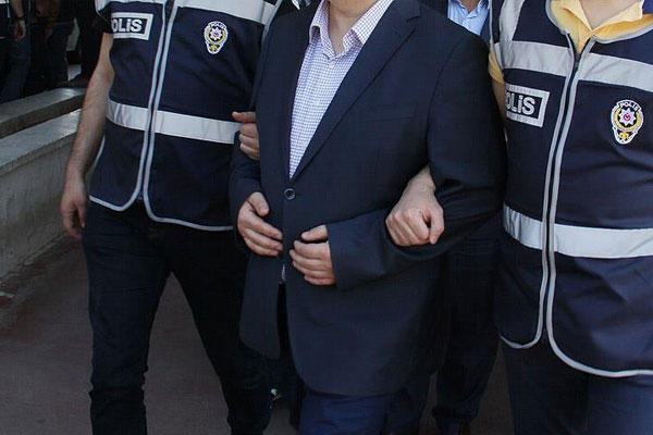 Düzce’de 4 hakim tutuklandı