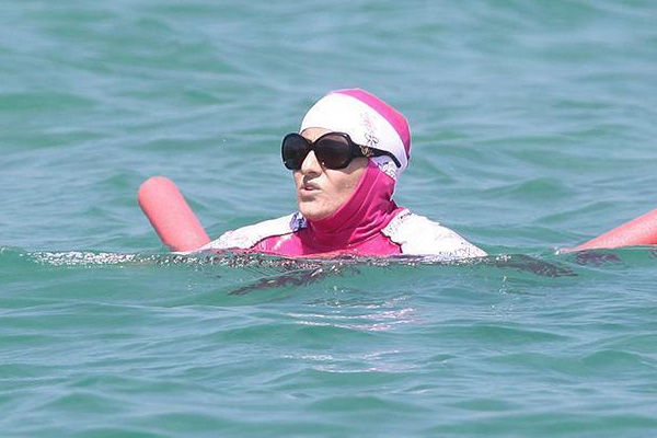 Fransa'da haşema yasağı hükümeti böldü