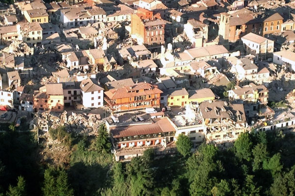 İtalya’da deprem bölgesinde OHAL ilanı