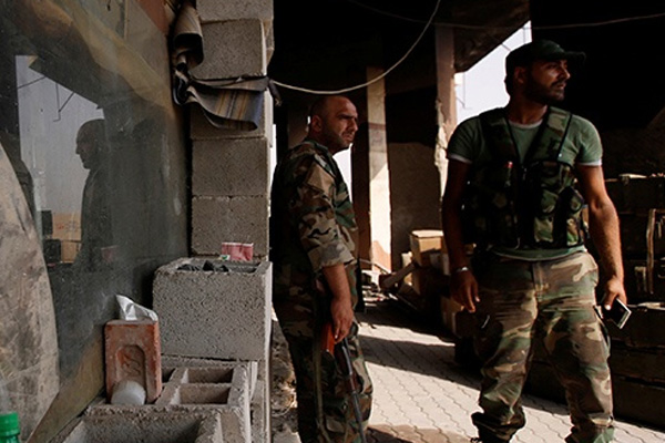 Muhalifler Deraya'dan çekilmek zorunda kalıyor