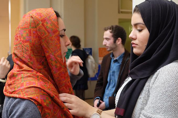 Fransa'da Müslüman kadınlar ilk hedef alınan kitle