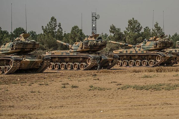 Sınır hattına tank takviyesi