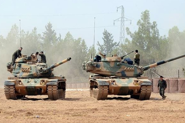 Türk tankları sınırın iki tarafında da kuş uçurtmuyor