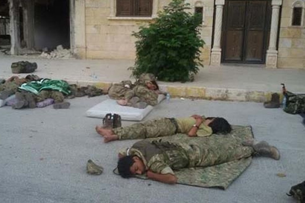 Muhaliflerin neden sokakta uyuduğu ortaya çıktı