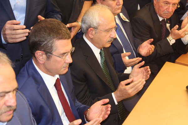 Canikli ve Kılıçdaroğlu’ndan şehidin babasına taziye