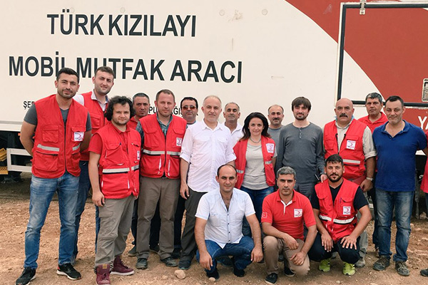 Kızılay Cerablus'ta sıcak yemek dağıttı