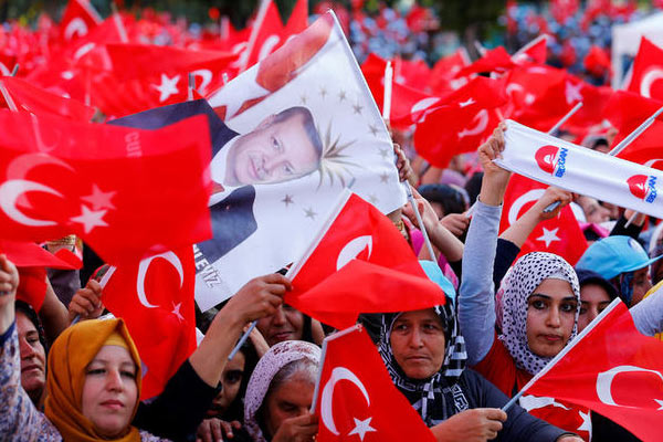 Erdoğan: FETÖ'cü bildikleriniz varsa ihbar edin