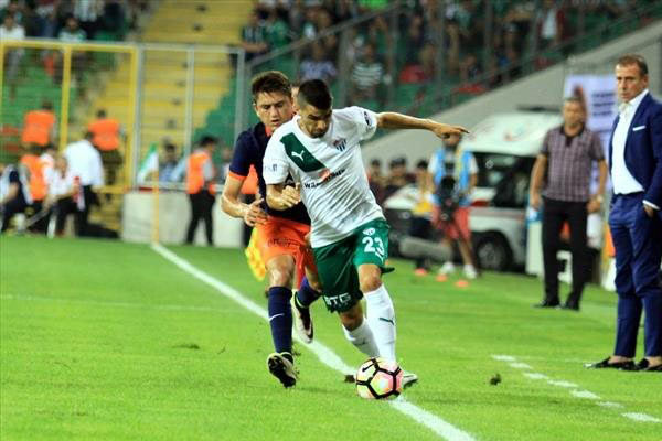 Başakşehir, Bursa'yı 2-0 ile geçti