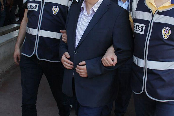 FETÖ'den 9 kişi tutuklandı