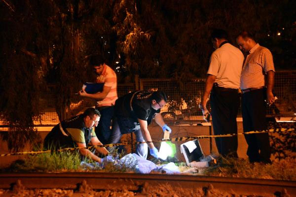 Kendini raylara attı